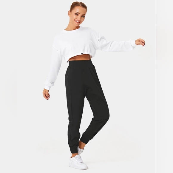 Halara high waisted elastic hiking joggers - Picture 1 of 4